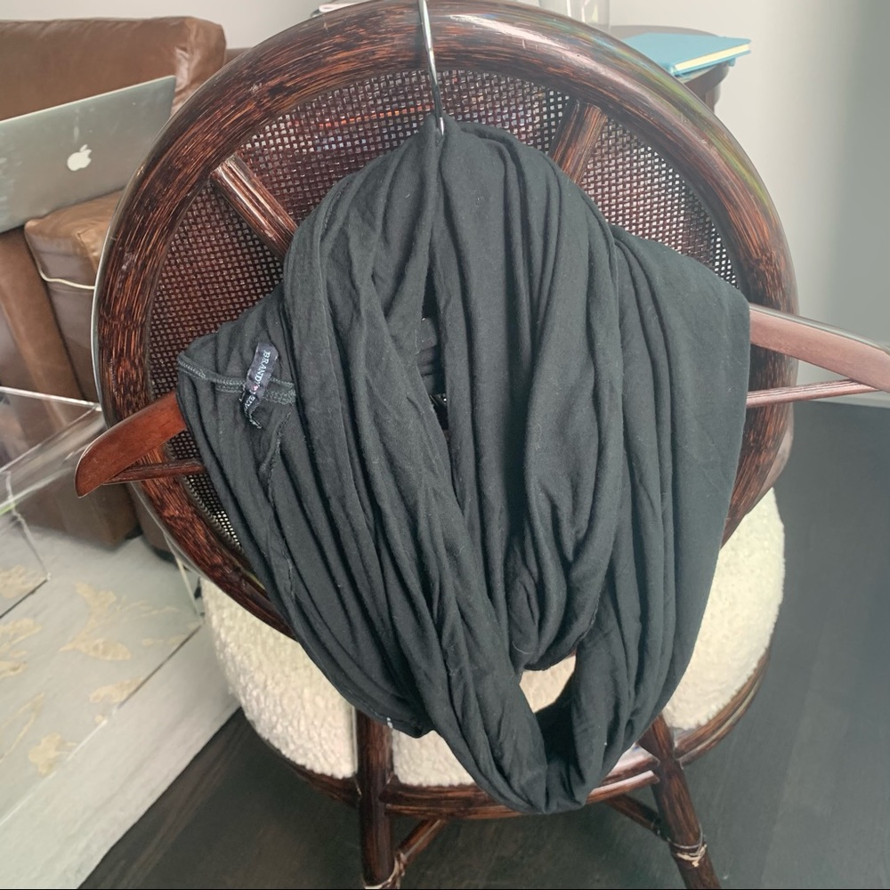 Brandy Melville Scarfs